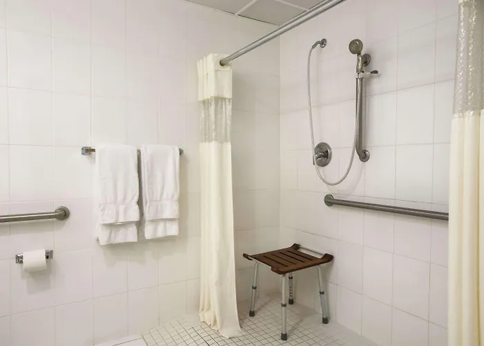 Howard Johnson By Wyndham Ocean Oceanfront Hotel 2*