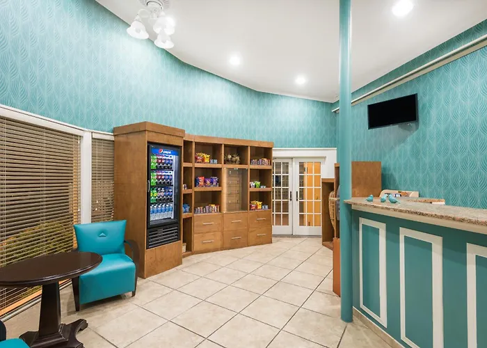 Howard Johnson By Wyndham Ocean Oceanfront 2*