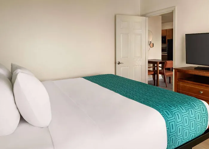 Howard Johnson By Wyndham Ocean Oceanfront 2*