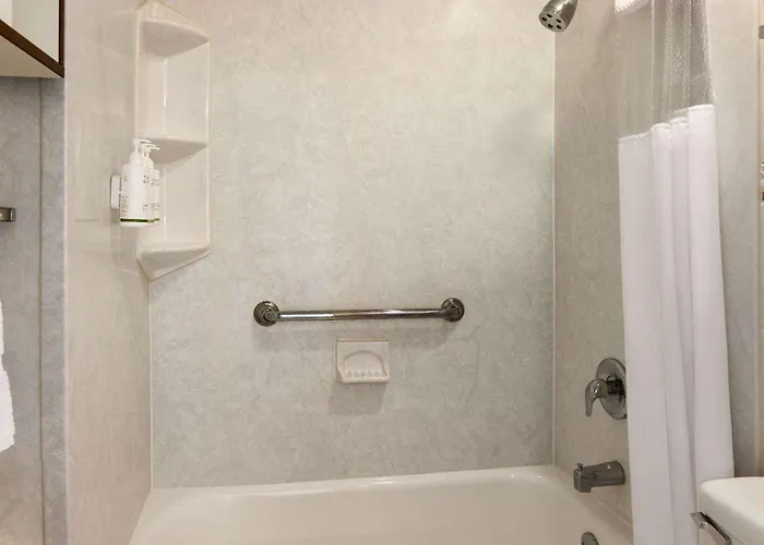 Howard Johnson By Wyndham Ocean Oceanfront 2*