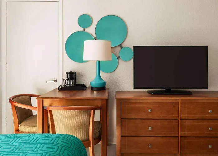 Hotel Howard Johnson By Wyndham Ocean Oceanfront 2*
