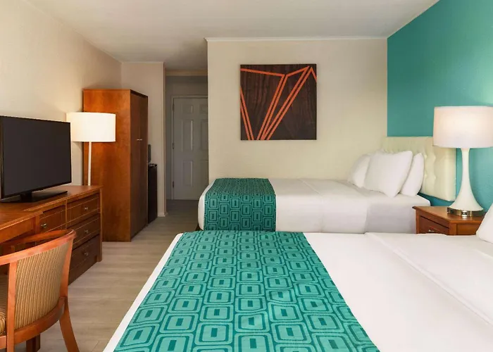 Howard Johnson By Wyndham Ocean Oceanfront 2*