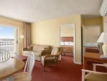 Howard Johnson By Wyndham Ocean Oceanfront