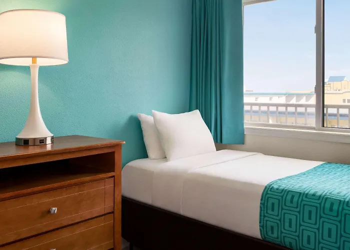 Hotel Howard Johnson By Wyndham Ocean Oceanfront 2*